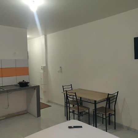 St-Laurent Centre - Baka Lycee Confort T1 생-로랑 뒤마로니 외부 사진