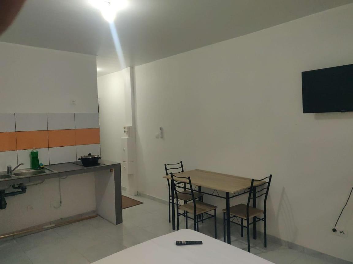 St-Laurent Centre - Baka Lycee Confort T1 생-로랑 뒤마로니 외부 사진